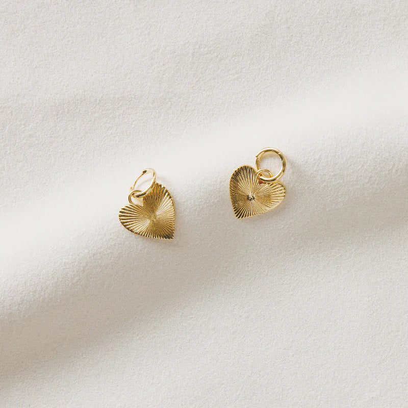 Small Ribbed Heart of Gold Huggies