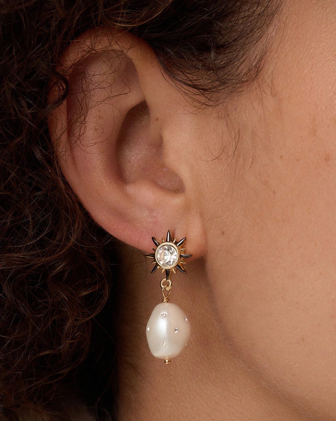 Vintage Shimmer Pearl Drop Earrings