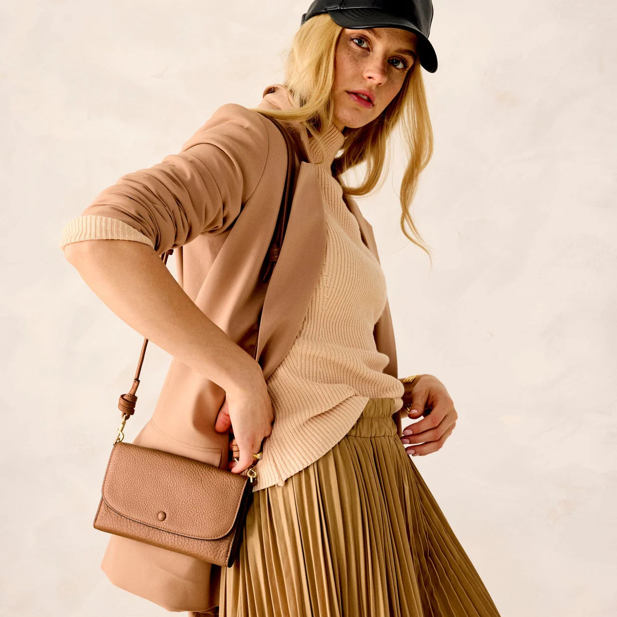 Wildwood Wallet Crossbody-Roasted Pecan in Leather