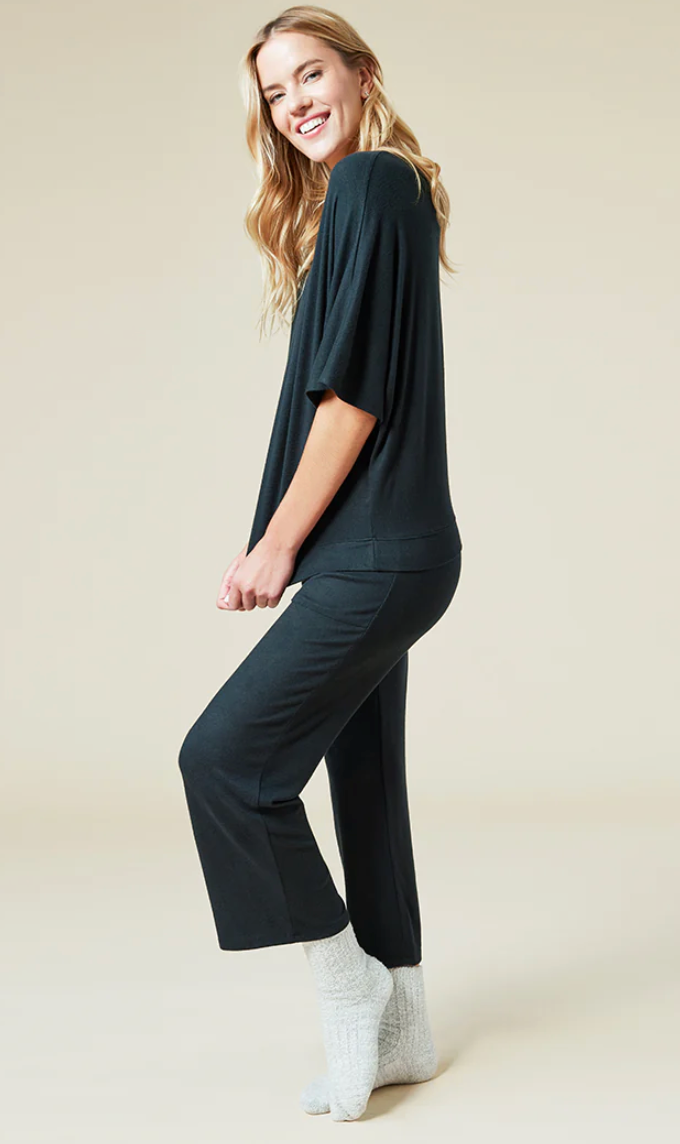 Dream Relaxed V-neck with Capri Lounge Set-Black